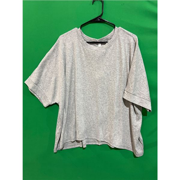 Gray Short-Sleeve T-Shirt by Dokotoo