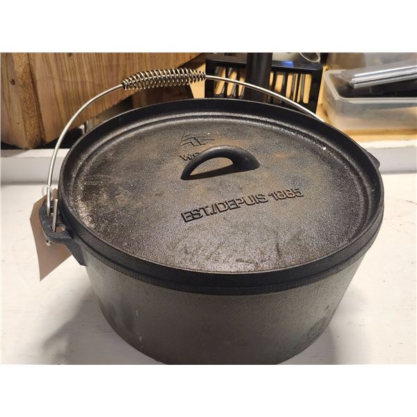Used Woods 12" Cast Iron Camp Style Dutch Oven with Lid