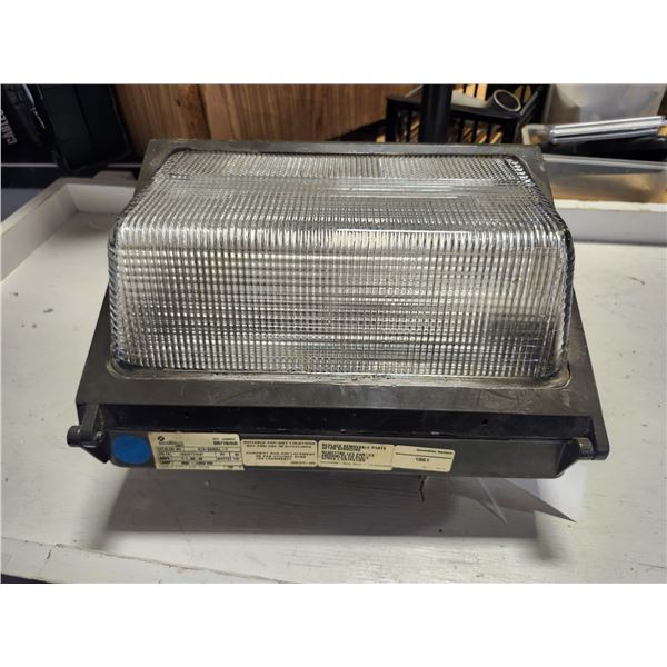 Used Wall Mounted Exterior Yard Light