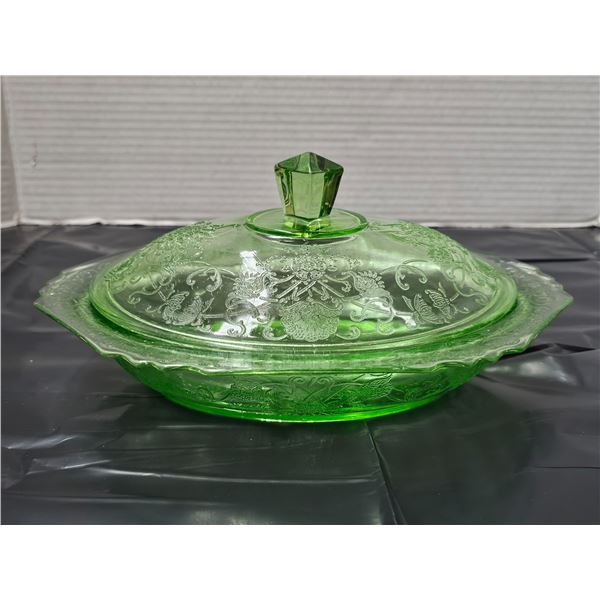 Uranium glass dish and lid (glows in dark)