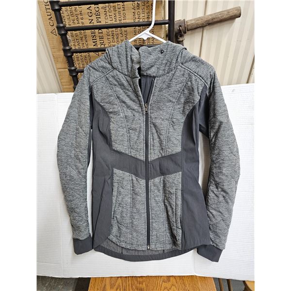 Women’s North Face jacket (size sm.)