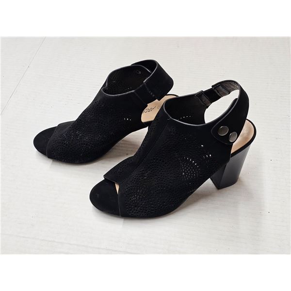 Women’s dress shoes (size 8)