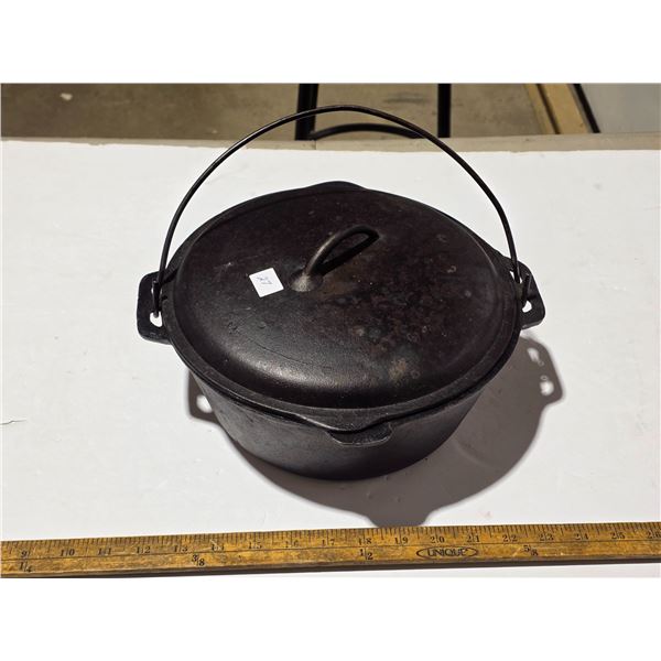 Cast iron pot