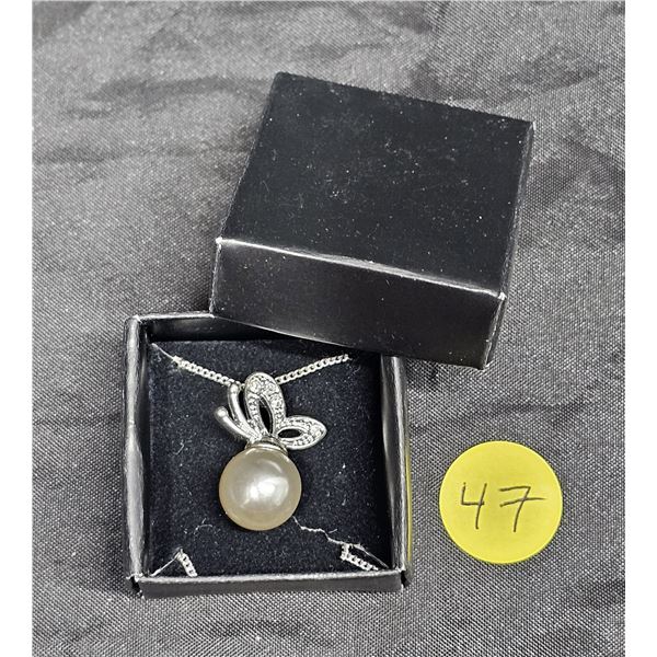 Faux Pearl Butterfly Necklace