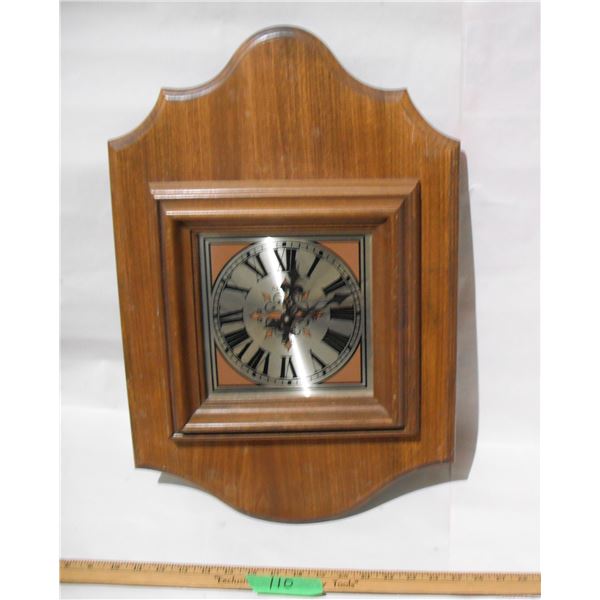 Vintage Caravelle Clock.  Battery Operated (Working). 15 x 22 ½”