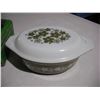 Image 2 : Pyrex #4802 Casserole Spring Blossom Green in Original Box