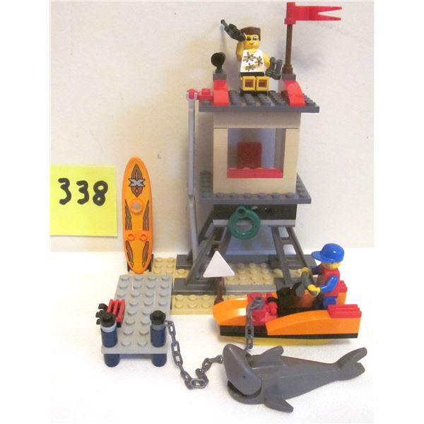 Vintage 2002 Lego #6736 "Beach Look-Out" (Island Xtreme Stunts)