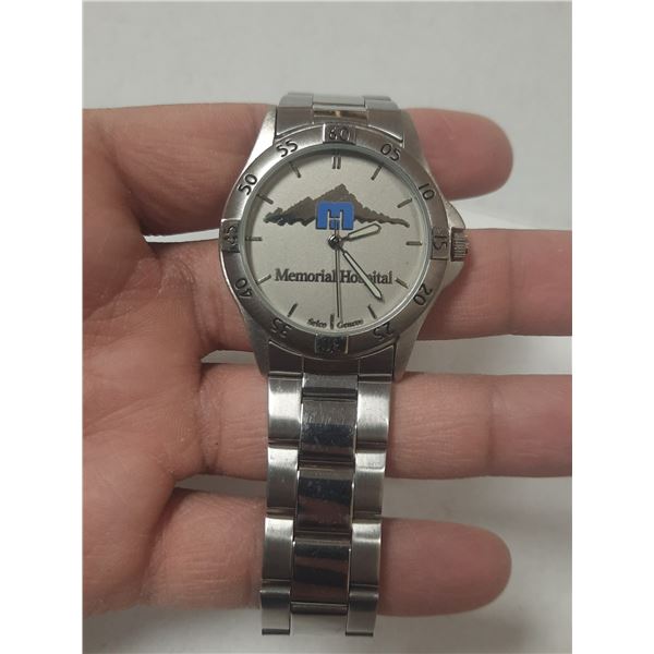 VINTAGE MEMORIAL HOSPITAL QTZ WATCH NEW BATT, RUNS