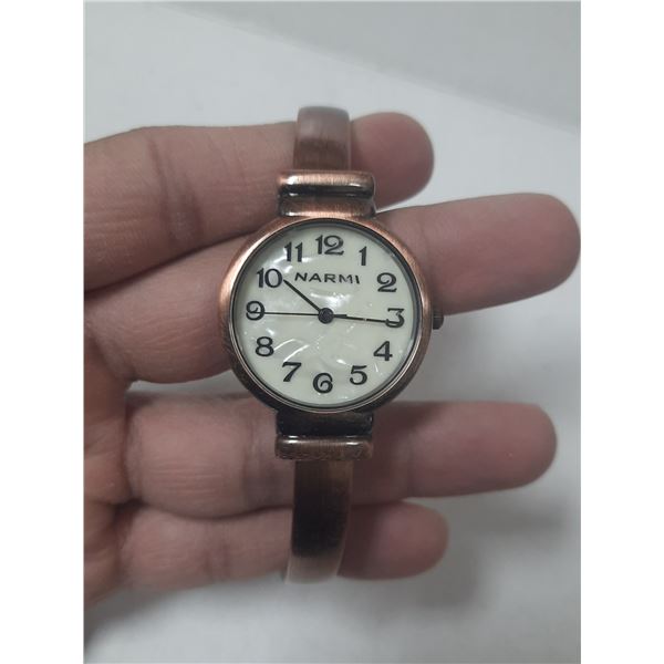 VINTAGE LADIES COPPER TONE NARMI  QTZ, NEW BATT, RUNS