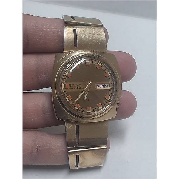 VINTAGE SEIKO 6106-7539 AUTO WIND, DAY/DATE @ 3 RUNS