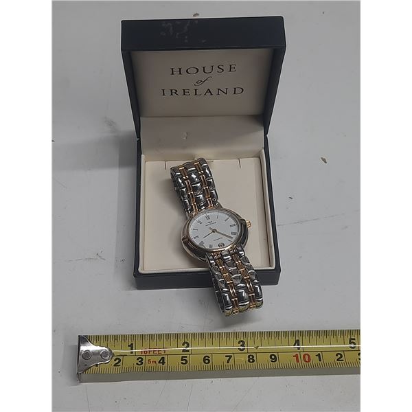 Whaltham Quartz wrist watch- has date, works, new battery