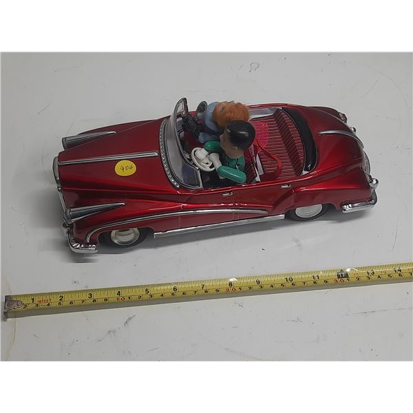 Battery operated working good mercedes car- with driver and photographer- camera flashes