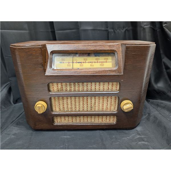 Vintage wood Radio 12"x8"x9" (Not working)