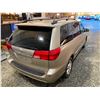Image 16 : PARKSVILLE - 2004 TOYOTA SIENNA GOLD 319801 KMS - B014612