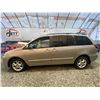 Image 23 : PARKSVILLE - 2004 TOYOTA SIENNA GOLD 319801 KMS - B014612
