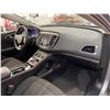 Image 38 : PARKSVILLE - 2017 CHRYSLER 200 GREY 178448 KMS - D507577