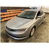 Image 4 : PARKSVILLE - 2017 CHRYSLER 200 GREY 178448 KMS - D507577
