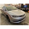 Image 9 : PARKSVILLE - 2017 CHRYSLER 200 GREY 178448 KMS - D507577