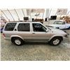 Image 12 : PARKSVILLE - 2002 NISSAN PATHFINDER SILVER 266761 KMS - B704909