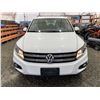 Image 6 : PARKSVILLE - 2016 VOLKSWAGEN TIGUAN WHITE 141167 KMS - D594713