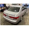 Image 16 : PARKSVILLE - 2004 HONDA ACCORD SILVER 284720 KMS - D800455