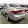 Image 20 : PARKSVILLE - 2004 HONDA ACCORD SILVER 284720 KMS - D800455