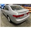 Image 21 : PARKSVILLE - 2004 HONDA ACCORD SILVER 284720 KMS - D800455