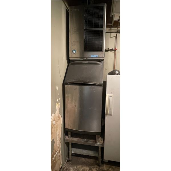 Hoshizaki American Ice Machine w/ scoop - Tested & working