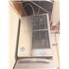 Image 2 : Hoshizaki American Ice Machine w/ scoop - Tested & working