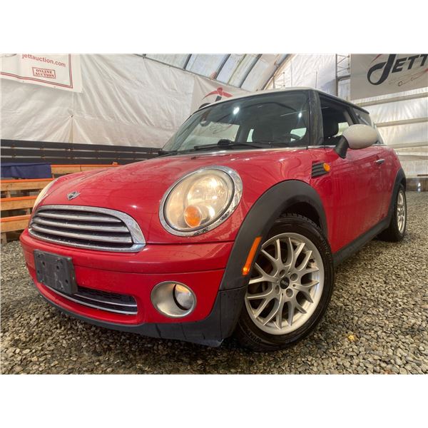 PARKSVILLE - 2008 MINI COOPER RED 109890 KMS - DU65360
