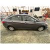 Image 12 : PARKSVILLE - 2012 HYUNDAI ACCENT GREY 287646 KMS - D163639