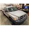 Image 10 : PARKSVILLE - 2005 DODGE DAKOTA SILVER 410969 KMS - D261291
