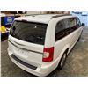 Image 16 : PARKSVILLE - 2014 CHRYSLER TOWN AND COUNTRY WHITE  235345 KMS - D231156