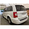 Image 20 : PARKSVILLE - 2014 CHRYSLER TOWN AND COUNTRY WHITE  235345 KMS - D231156