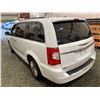 Image 21 : PARKSVILLE - 2014 CHRYSLER TOWN AND COUNTRY WHITE  235345 KMS - D231156