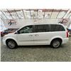 Image 23 : PARKSVILLE - 2014 CHRYSLER TOWN AND COUNTRY WHITE  235345 KMS - D231156