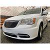 Image 2 : PARKSVILLE - 2014 CHRYSLER TOWN AND COUNTRY WHITE  235345 KMS - D231156