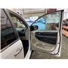Image 37 : PARKSVILLE - 2014 CHRYSLER TOWN AND COUNTRY WHITE  235345 KMS - D231156