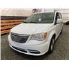 Image 3 : PARKSVILLE - 2014 CHRYSLER TOWN AND COUNTRY WHITE  235345 KMS - D231156