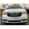 Image 5 : PARKSVILLE - 2014 CHRYSLER TOWN AND COUNTRY WHITE  235345 KMS - D231156