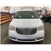 Image 6 : PARKSVILLE - 2014 CHRYSLER TOWN AND COUNTRY WHITE  235345 KMS - D231156