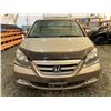 Image 6 : PARKSVILLE - 2005 HONDA ODYSSEY GOLD 247134 KMS - D505658
