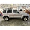 Image 11 : PARKSVILLE - 2002 JEEP LIBERTY SILVER 233807 KMS - B195112