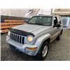 Image 3 : PARKSVILLE - 2002 JEEP LIBERTY SILVER 233807 KMS - B195112