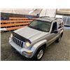 Image 4 : PARKSVILLE - 2002 JEEP LIBERTY SILVER 233807 KMS - B195112