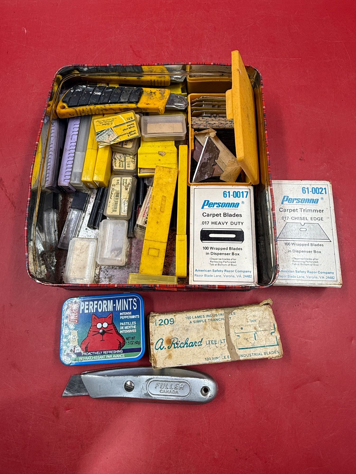 Assorted Box Cutter Blades & Box Cutters