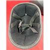 Image 5 : (3) Helmets