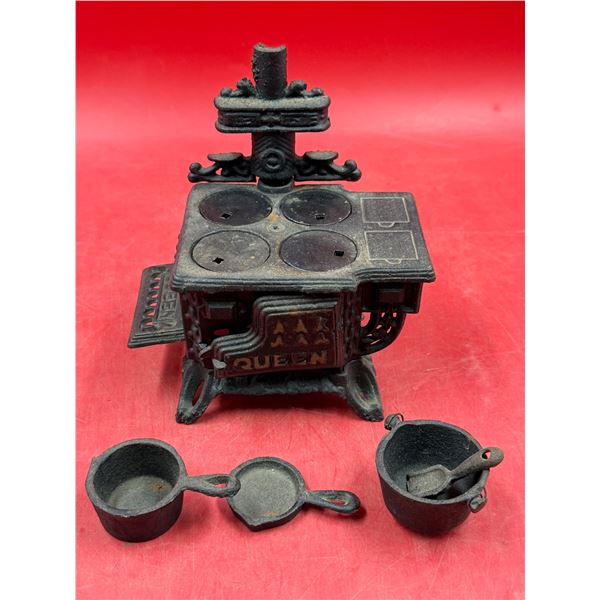 Vintage Cast Iron Queen Salesman Sampler Stove