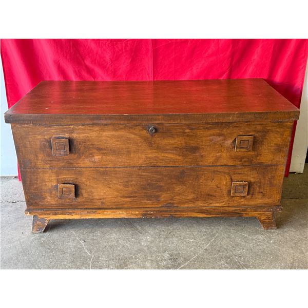 Vintage The Honderich Furniture Co. Red Seal Cedar Chest