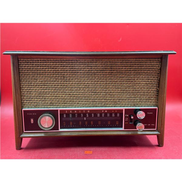 Vintage Zenith Am/Fm Radio (Cute Size)